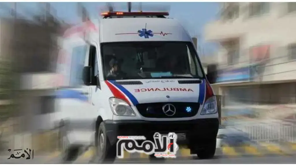 7 إصابات باصطدام مركبة بعمود إنارة على طريق الموقر