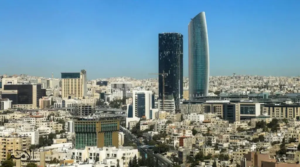 طقس لطيف الجمعة وزخات مطرية شمال المملكة