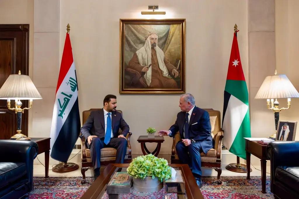 الملك يبحث مع رئيس الوزراء العراقي سبل تعزيز العمل المشترك