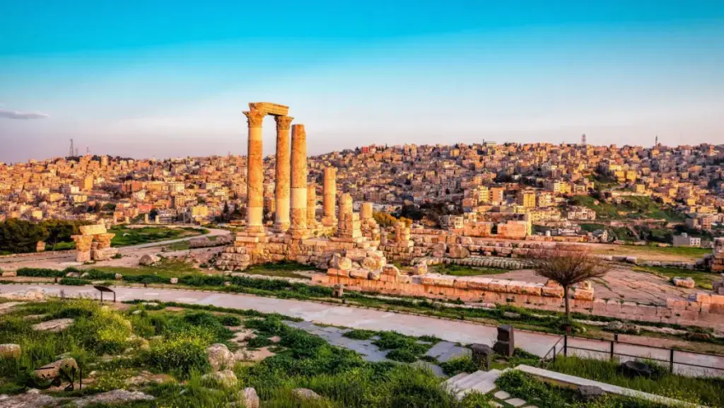 طقس معتدل الأحد وحالة من عدم الاستقرار الجوي الثلاثاء