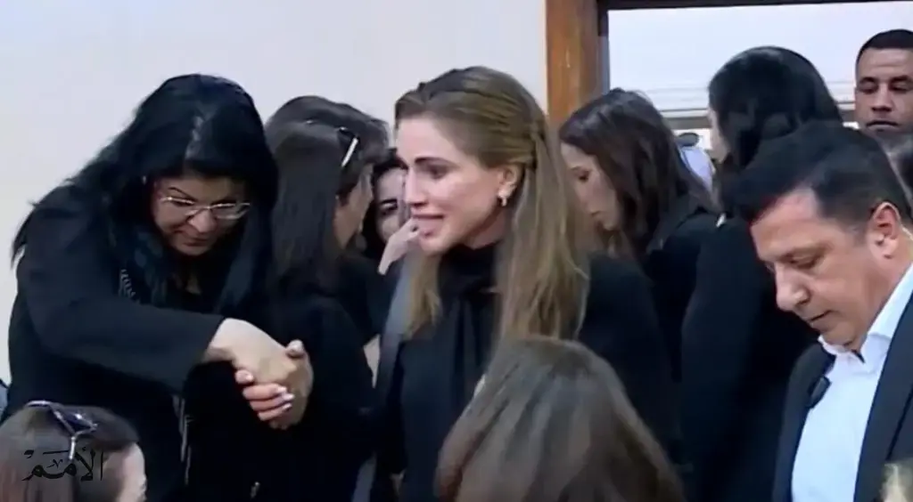 الملكة رانيا تقدم واجب العزاء بشهداء حمود في الكرك