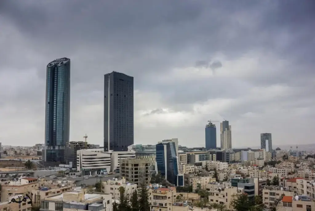 طقس معتدل حتى السبت وزخات مطرية متفرقة