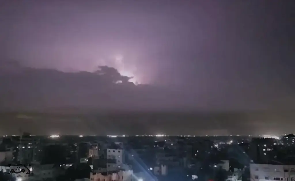 السماء تبرق لـ 35 دقيقة .. عالم فلك يفسر الظاهرة